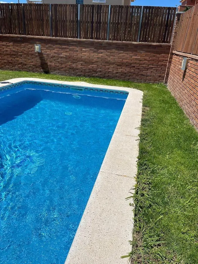 Chalet Moderno Con Piscina En Calafell Nyaraló