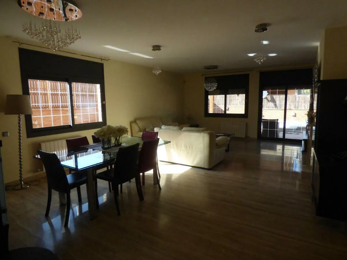 Chalet Moderno Con Piscina En Calafell Nyaraló