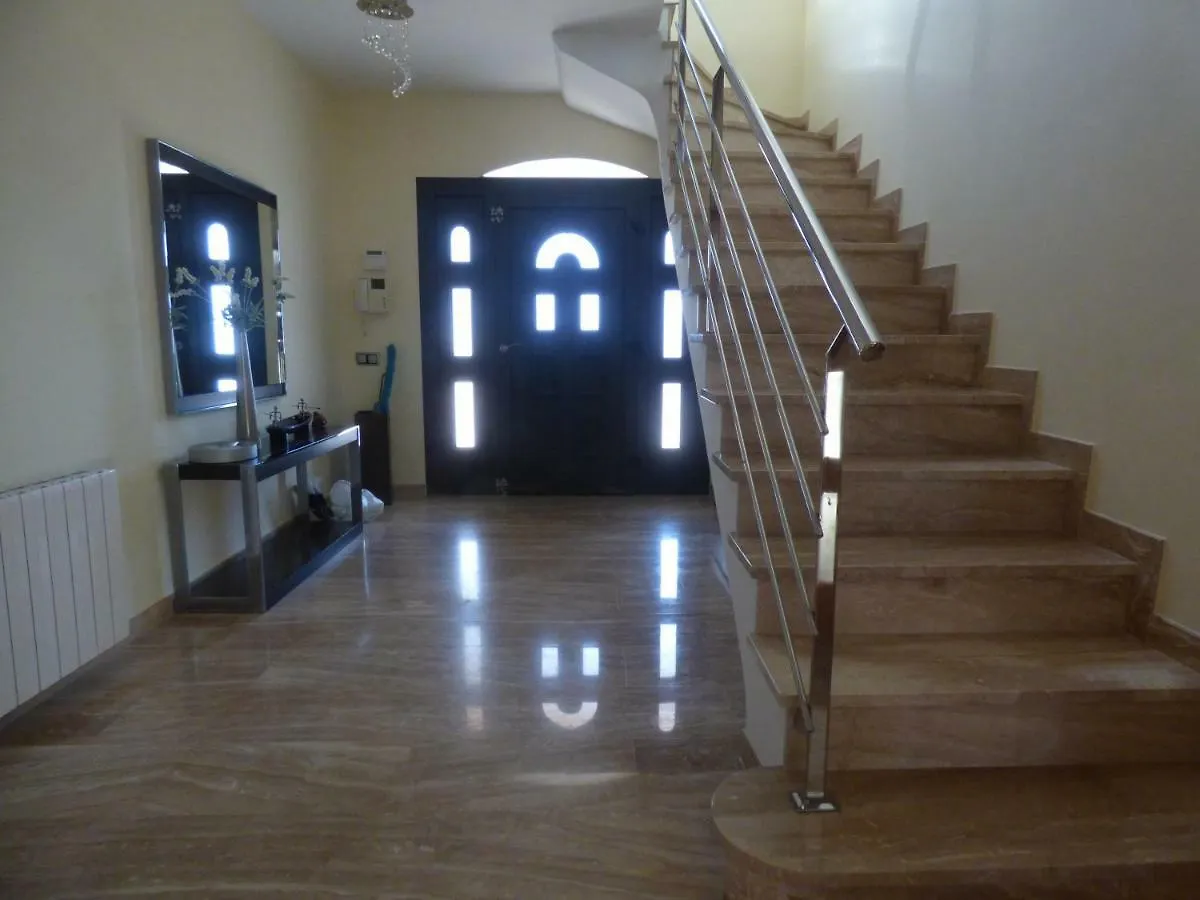 Chalet Moderno Con Piscina En Calafell